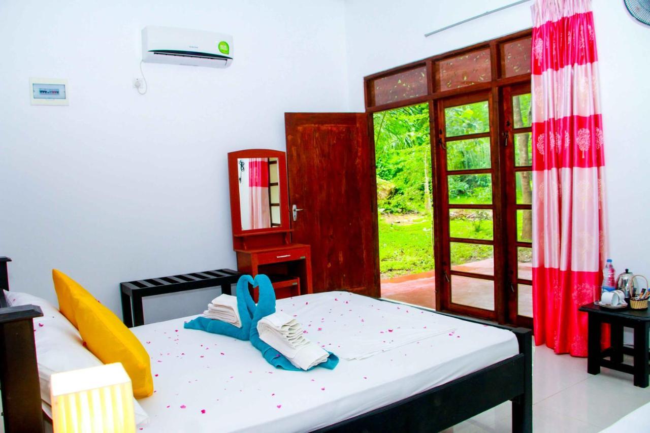 Thathsara Holiday Inn Sigiriya Exterior photo