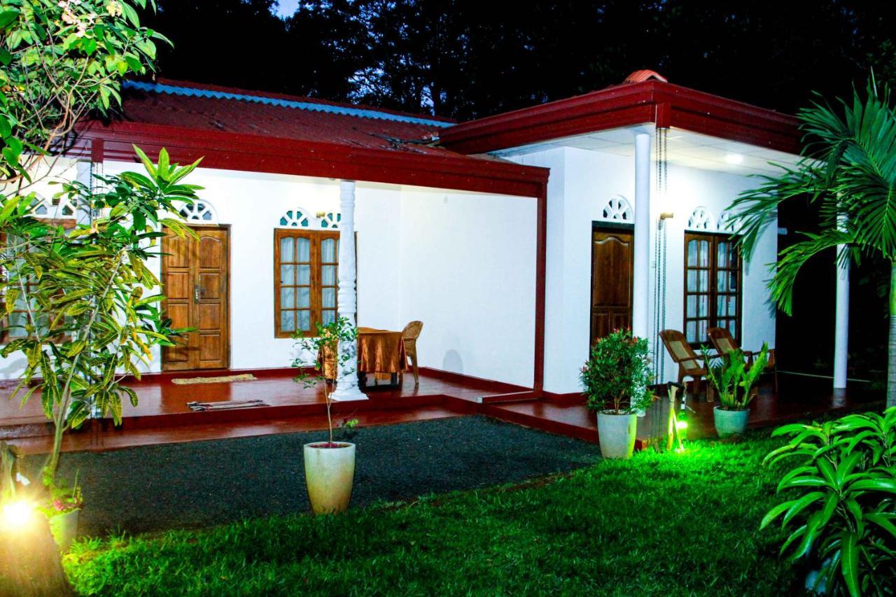 Thathsara Holiday Inn Sigiriya Exterior photo